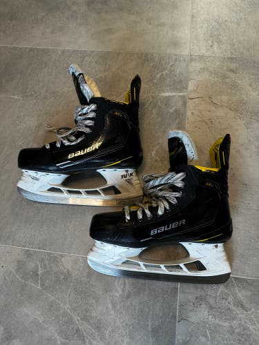 Used Bauer Regular Width 8.5 Supreme M4 Hockey Skates