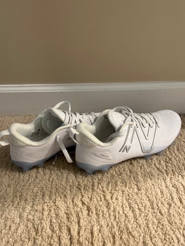 M 10.5. White Men's Lacrosse Cleats Low Top Freeze 4.0