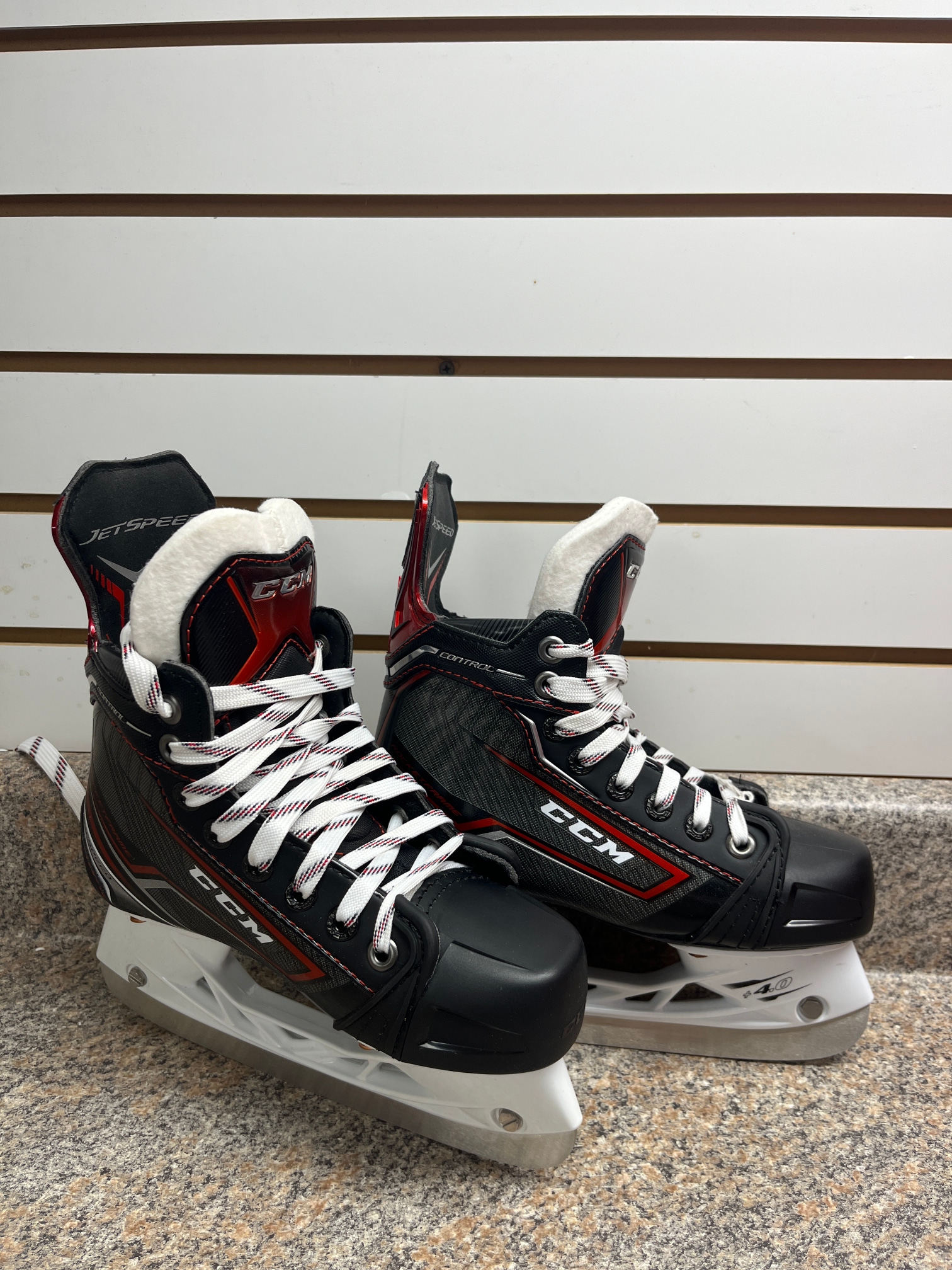 New CCM JetSpeed Control Hockey Skates Regular Width Size 1.5