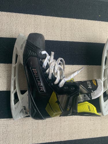 Senior Used Bauer Supreme 3S Hockey Skates Regular Width 8