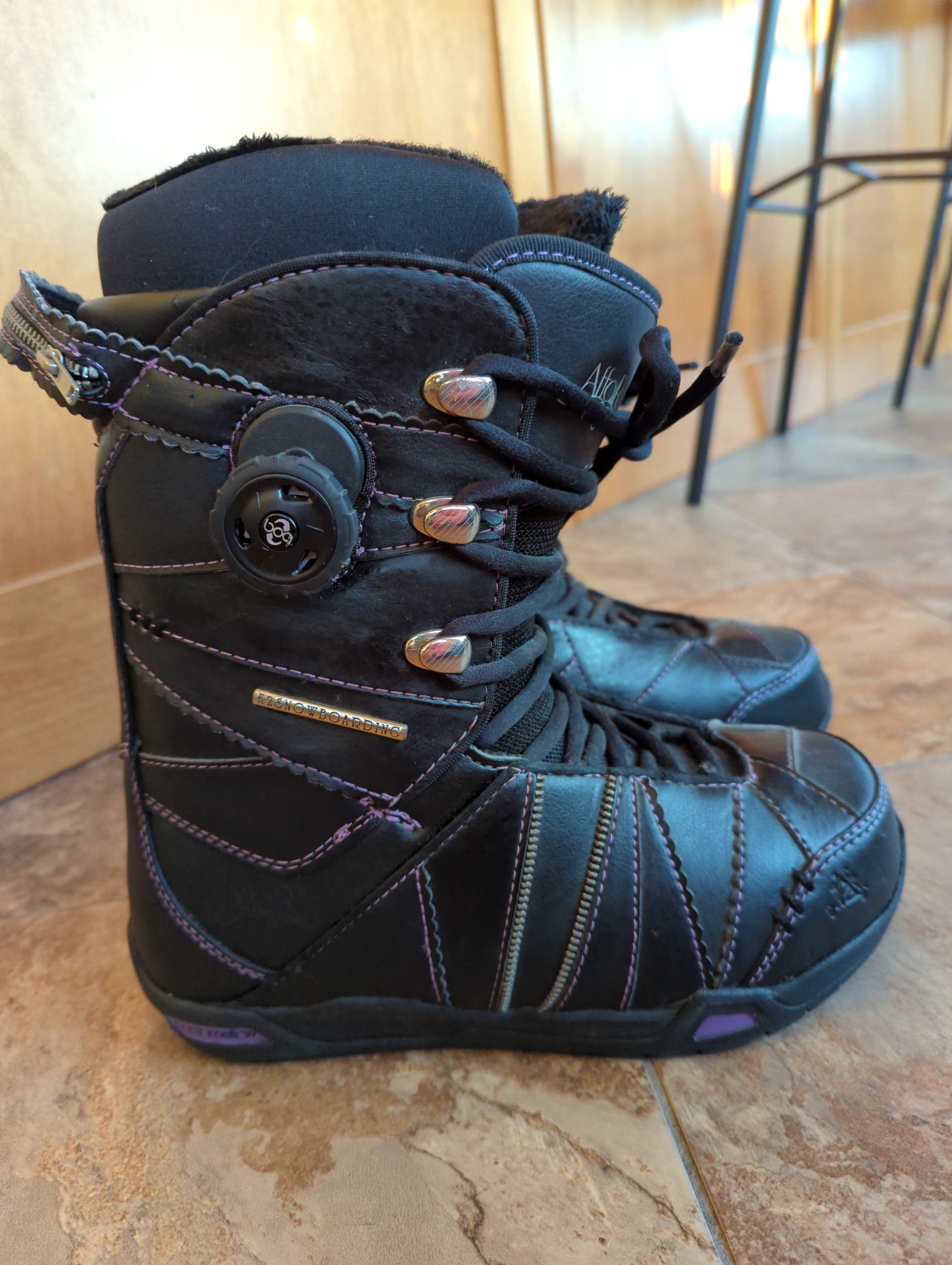Women's Used Size 7.0 (Women's 7.0) K2 Snowboard Boots Medium Flex All Mountain