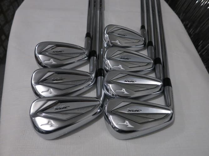 Mizuno JPX-923 Forged Iron Set - 5-PW, GW - DG 105 S300 Stiff Flex Steel - LH