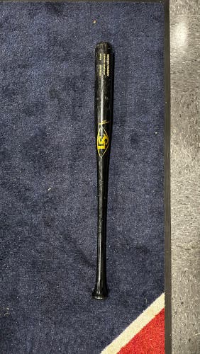 Used 2023 Louisville Slugger  30.5 oz 33.5" Bat