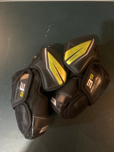 Used Medium Bauer  Supreme Elbow Pads