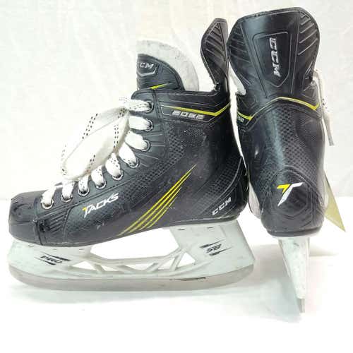 Used Ccm 2052 Tacks Junior 02 Ice Hockey Skates