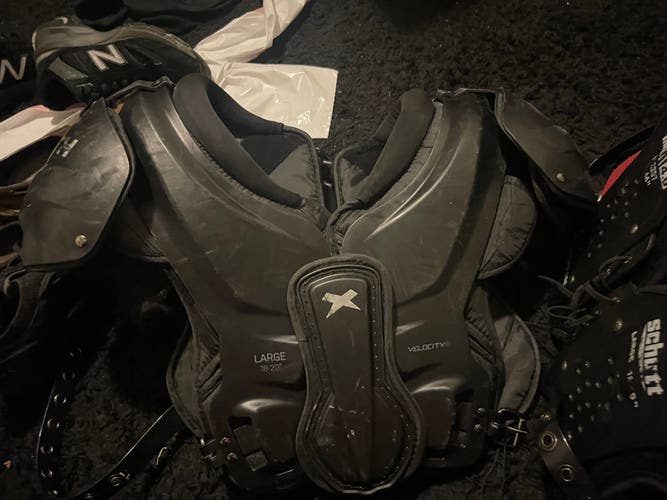 Adult Large Xenith Velocity 2 Shoulder Pads