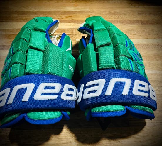 Bauer 13" Nexus Team Gloves