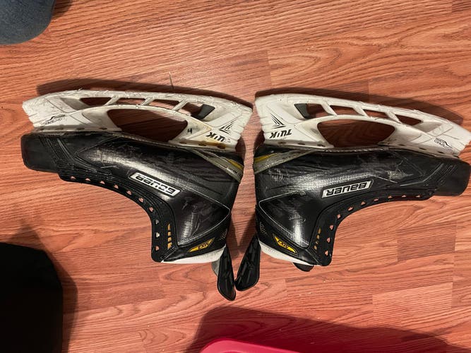 Used Bauer Extra Wide Width  8.5 Supreme MX3 Hockey Skates