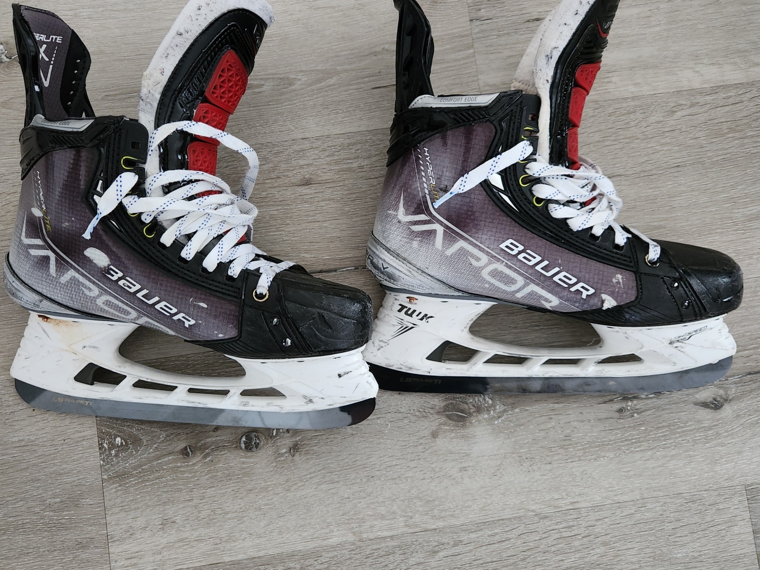 Senior Used Bauer Vapor Hyperlite  Hockey Skates Regular Width Pro Stock 9.5