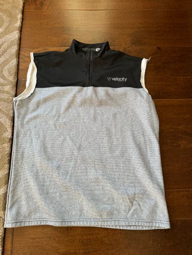 Men’s Medium Quarter-Zip Sleeveless Shirt