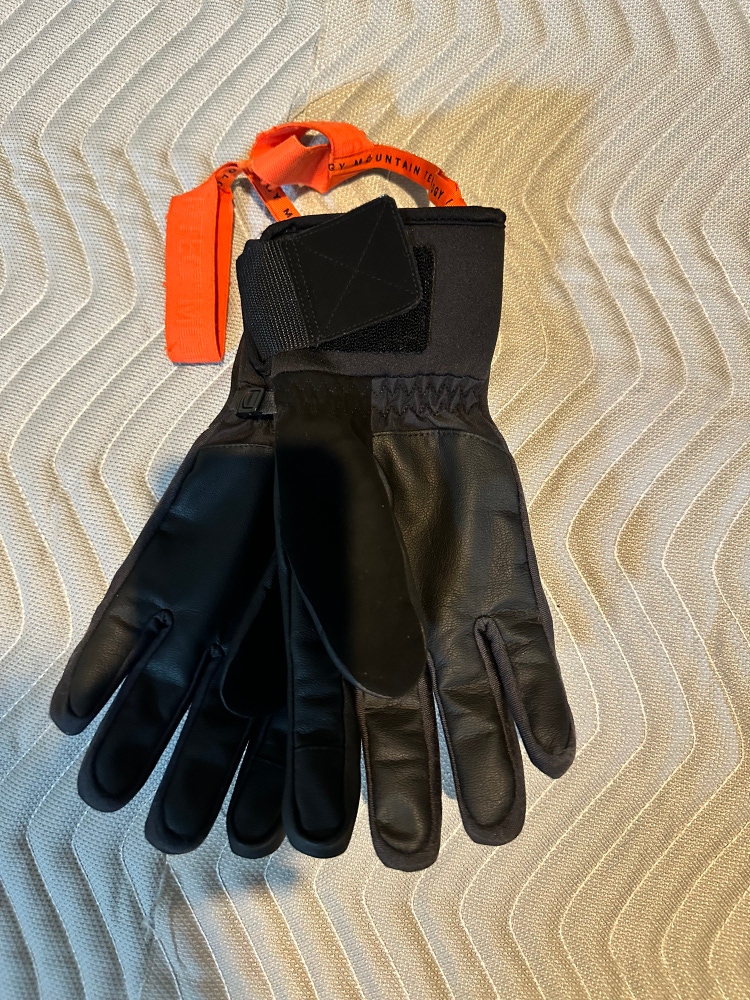 White Used Adult Unisex  Gloves