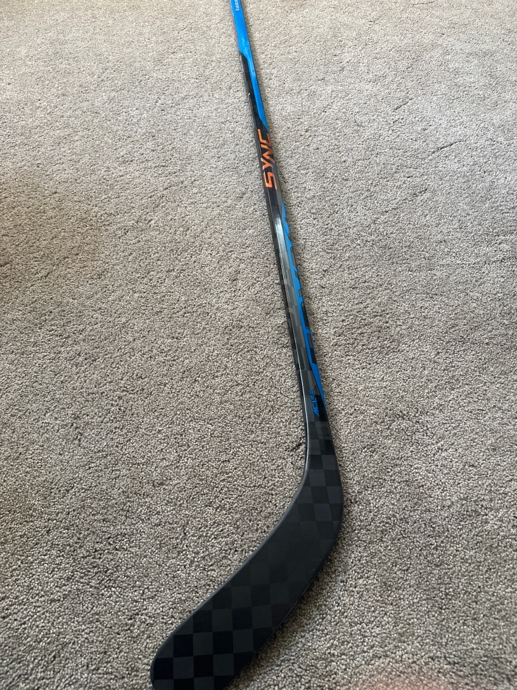 Senior Left Handed P88 70 Flex Nexus Sync Hockey Stick