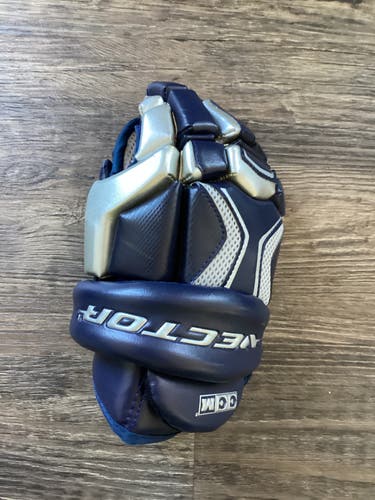 Used CCM Vector Gloves 11"