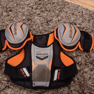 Youth Used Small Bauer Supreme One.4 Shoulder Pads