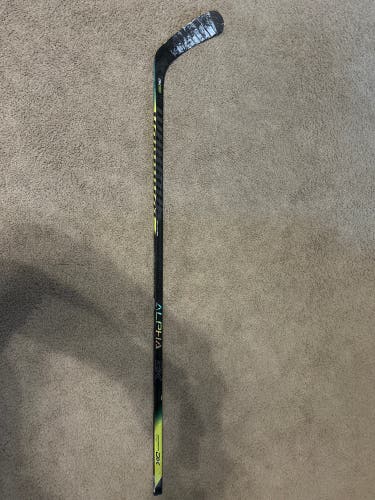 Senior Right Handed W03  Alpha DX Hockey Stick