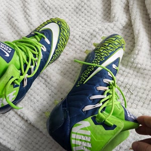 Men's Used Size 11.5 (Women's 12.5) Nike