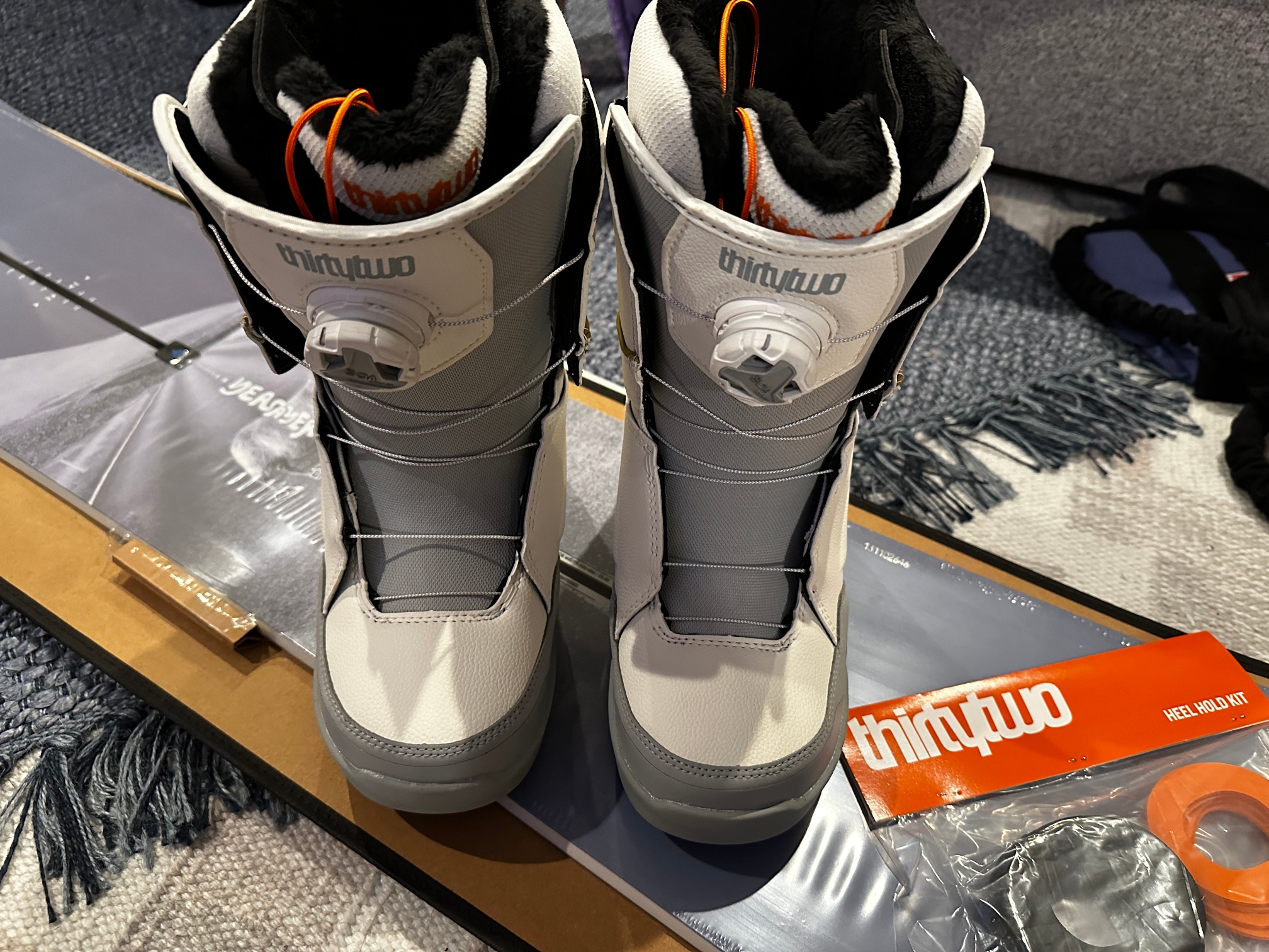 New 2024 Women's 7.0 Thirty Two Lashed Double Boa Snowboard gray creme Boots Medium Flex