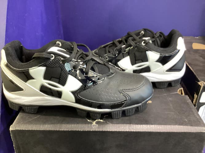 Black New Adult Women's Size 6.5 (Women's 7.5) Molded Cleats Under Armour Low Top