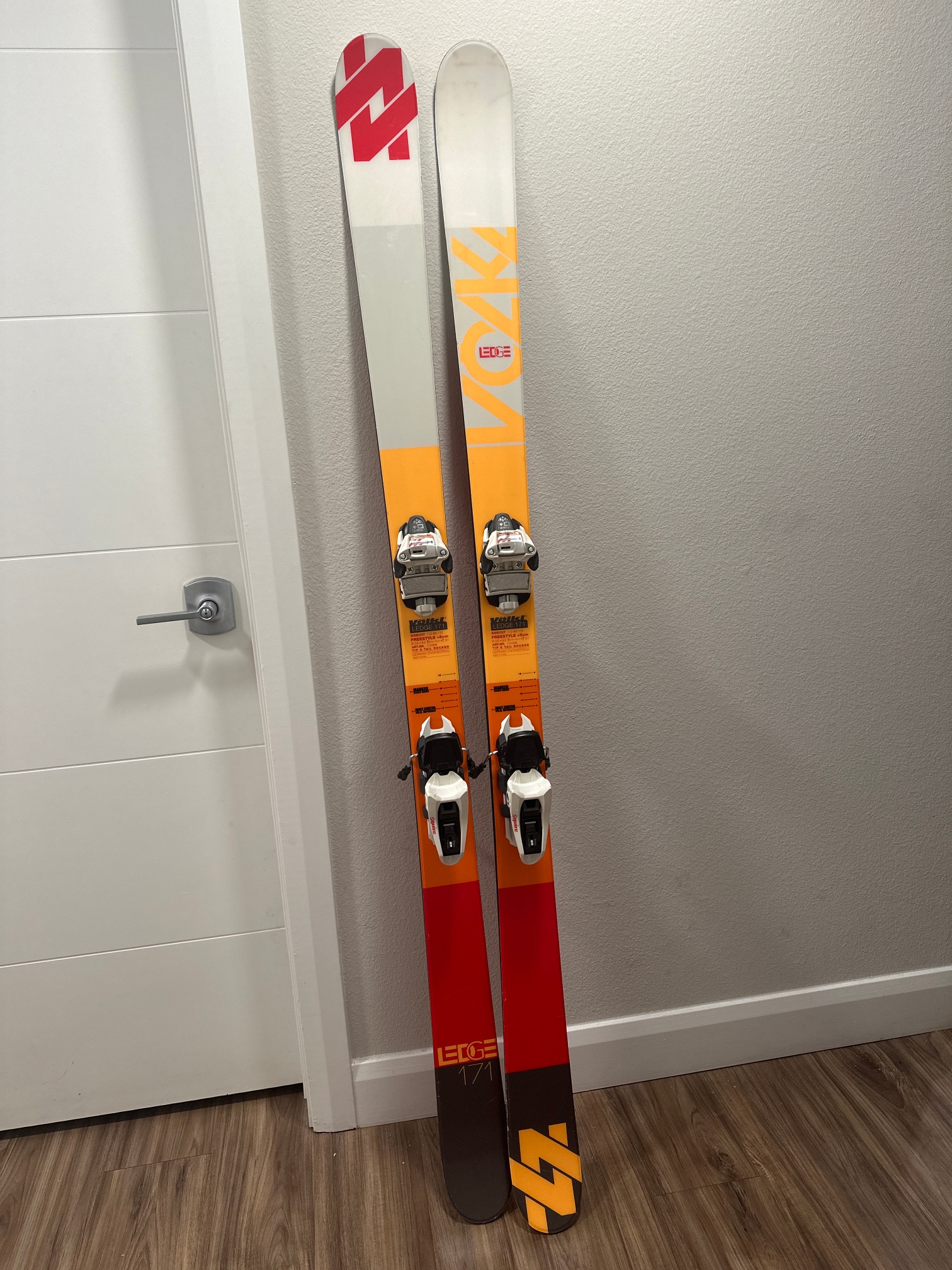 Used Men's 2015 Volkl 171 cm Park Ledge Skis With Bindings Max Din 11