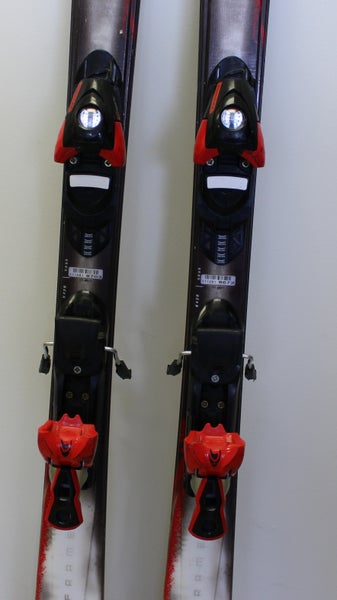 Used unisex Salomon Verse 500 skis with demo bindings, 150 cm