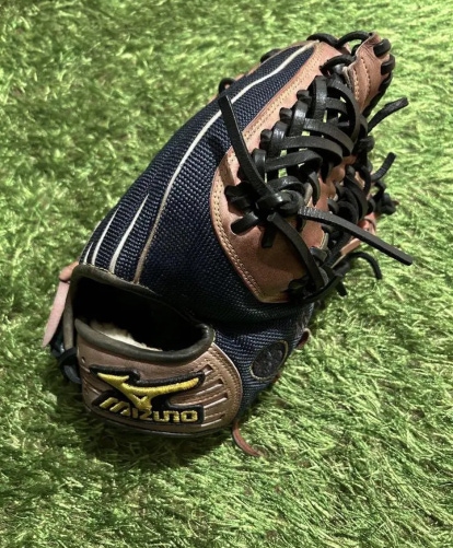 Mizuno baseball glove Pro baseball player actually used supplied glove