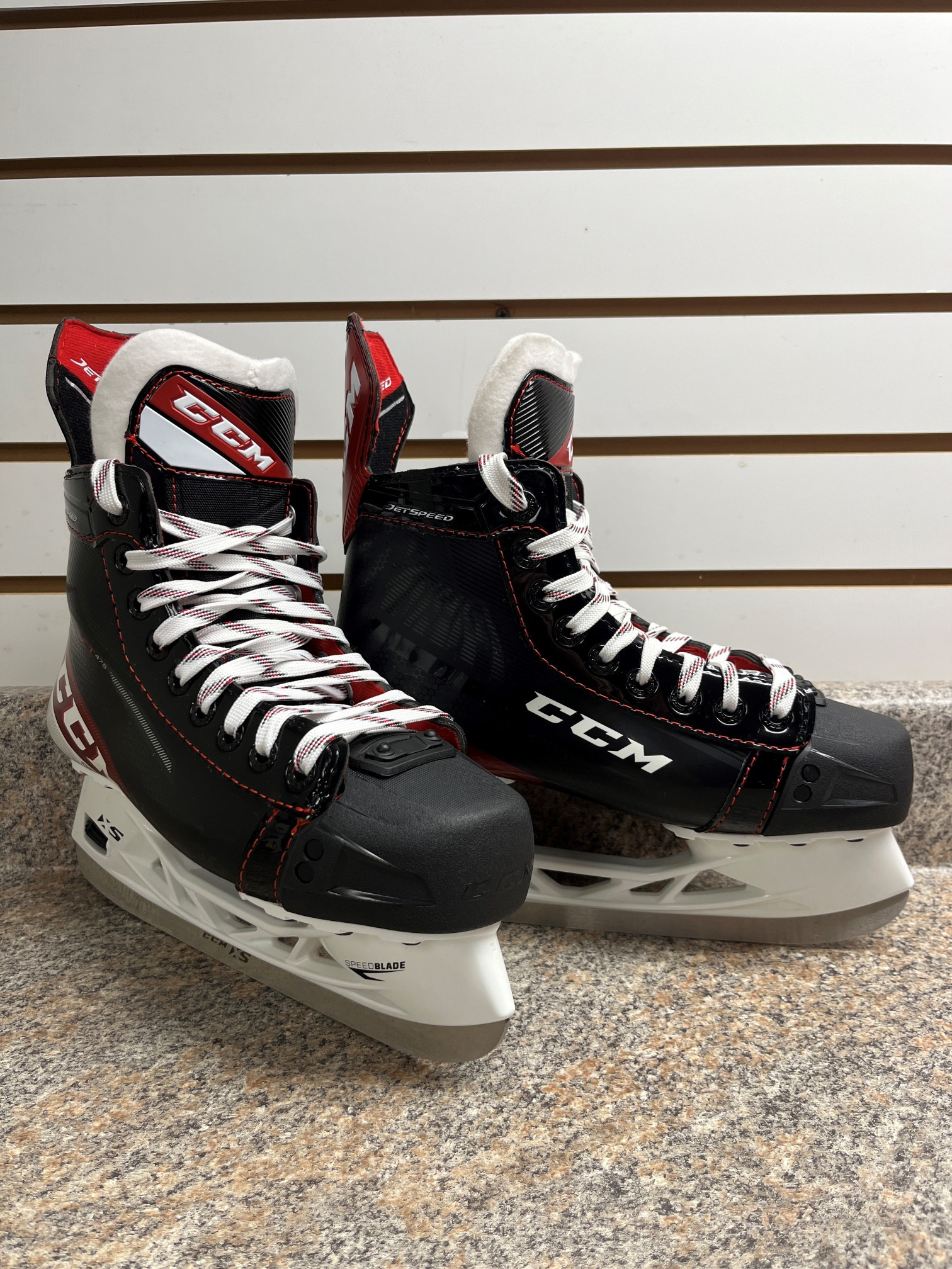 New CCM JetSpeed FT475 Hockey Skates Size 6