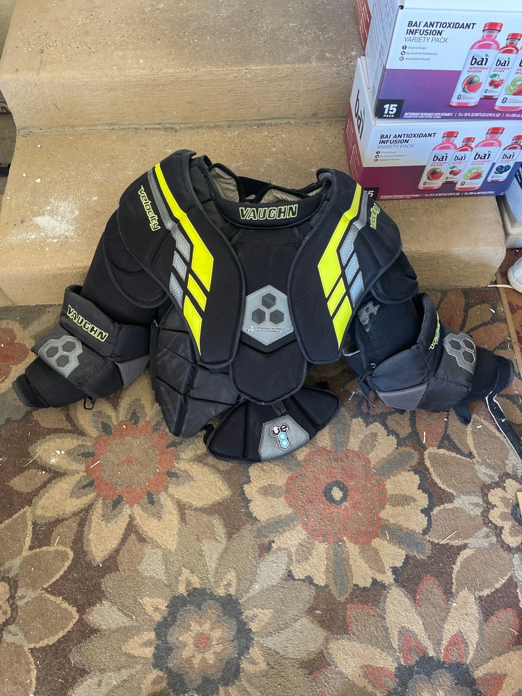 Used Large Vaughn  VE8 Pro Carbon Goalie Chest Protector