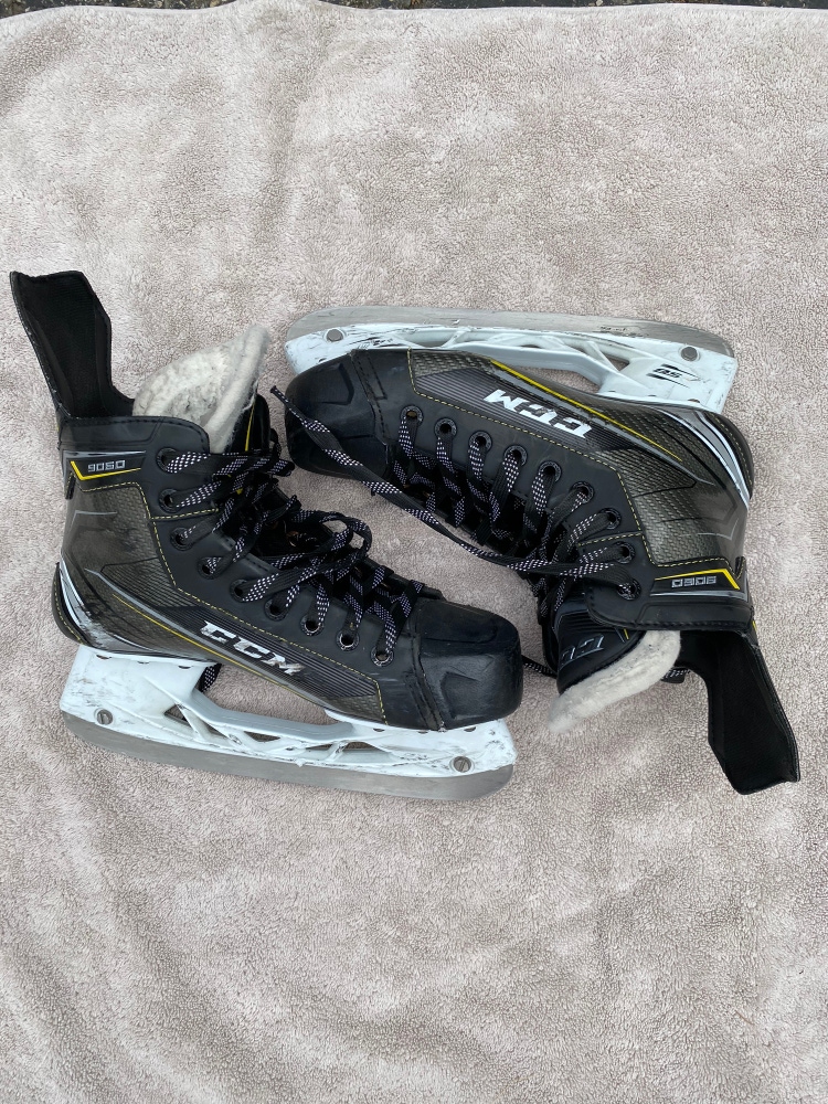 Intermediate CCM  Size 5.5 Tacks 9060 Hockey Skates