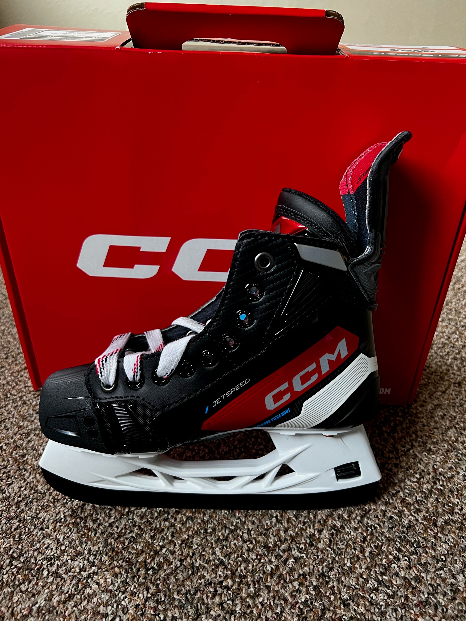 Junior New CCM JetSpeed Vibe Hockey Skates Regular Width Size 3