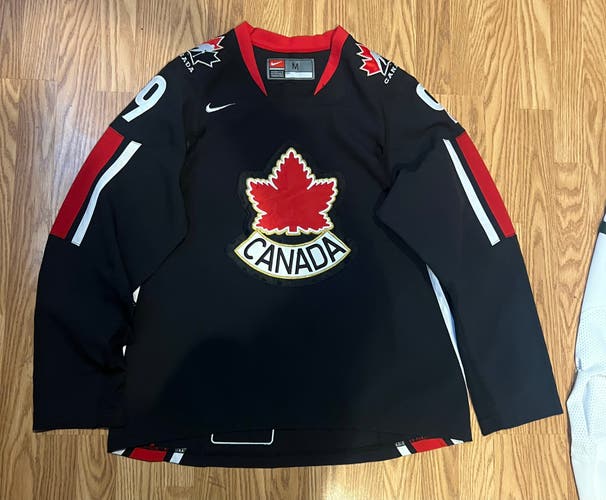 Zach Benson Canada Nike hockey size medium jersey