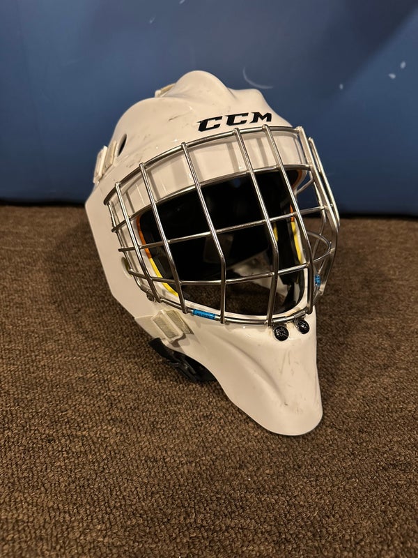 CCM Axis 1.9 goalie mask senior medium white