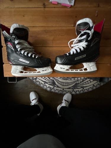 Intermediate Bauer Regular Width Size 5 Vapor X400 Hockey Skates