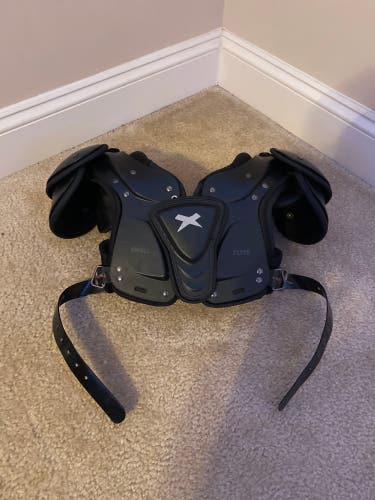 Adult Small Xenith Flyte Shoulder Pads