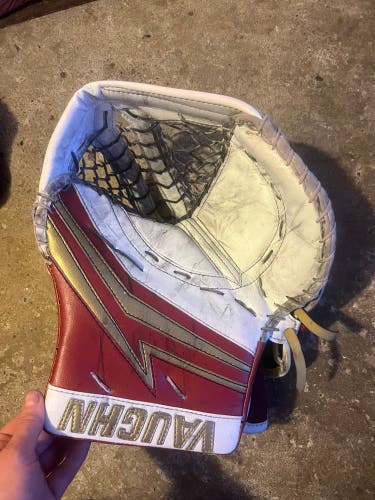 Pro stock Vaughn V9 Goalie Glove