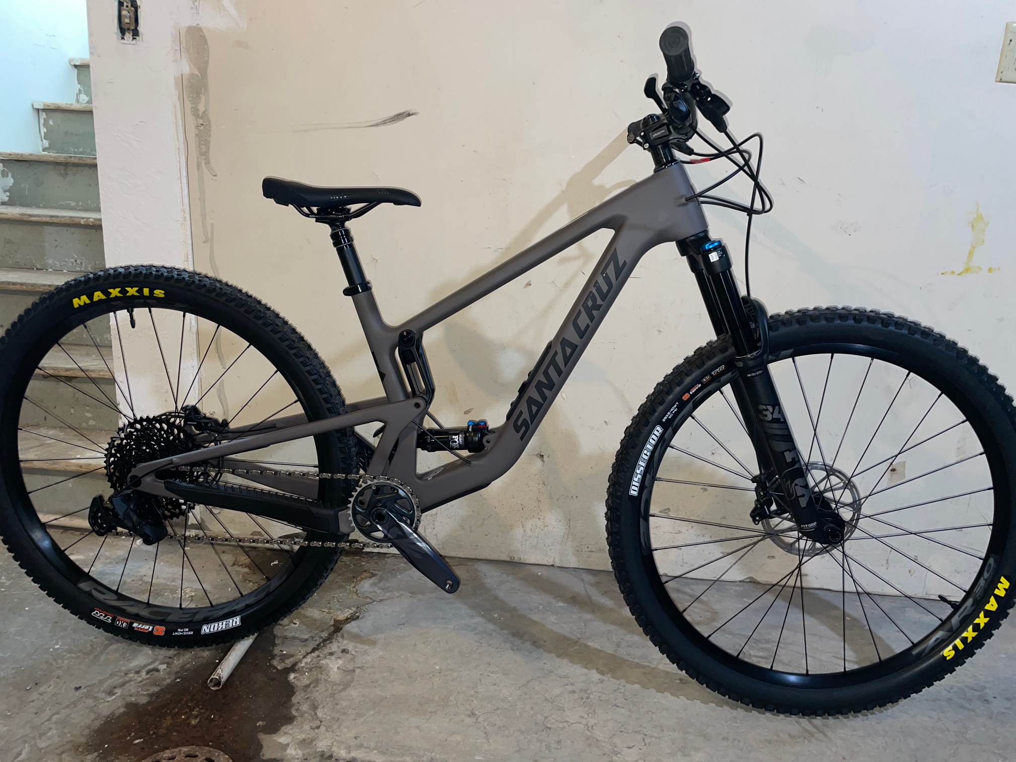 New 2023 Santa Cruz Tallboy 5 C 29 mountain bike; Size: Medium