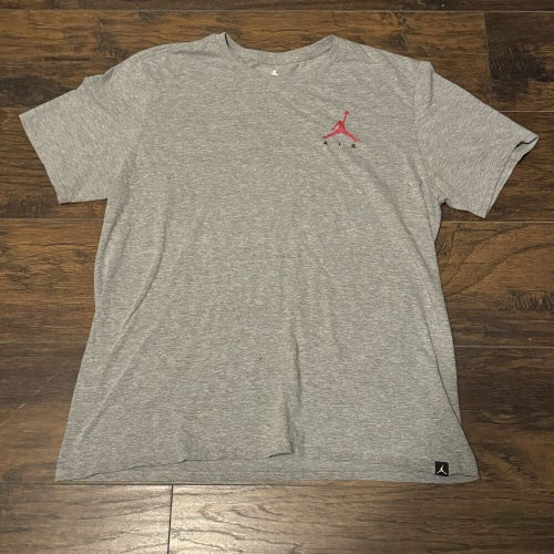Air Jordan Jumpman Basketball Sportswear Gray Left Chest Logo Tee Shirt Size XL