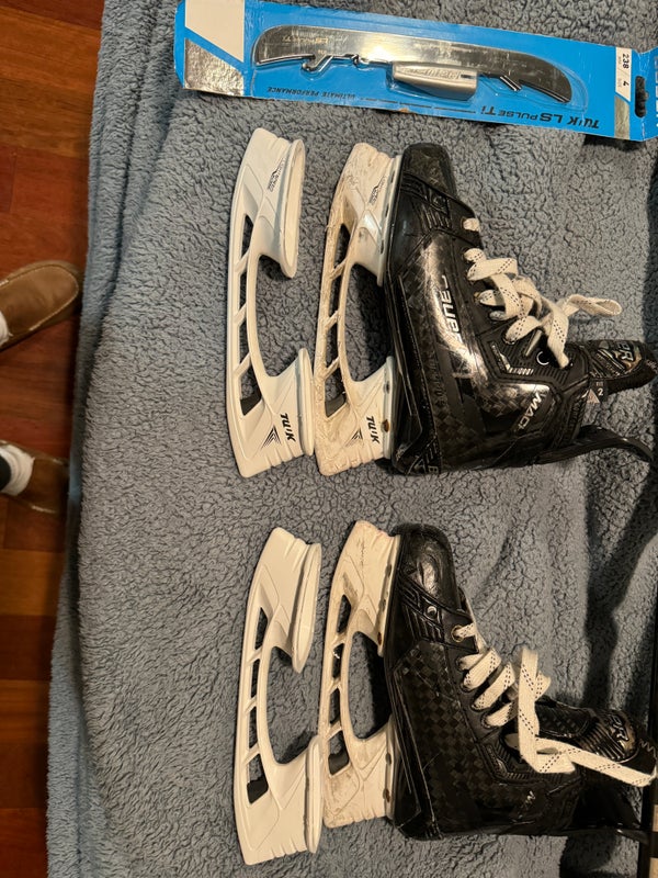 Intermediate Bauer Regular Width   Size 4.5 Supreme Mach Hockey Skates