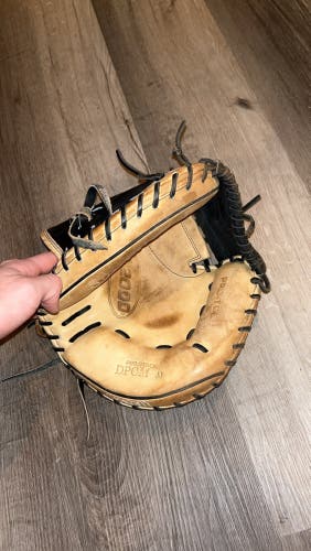 Right Hand Throw 33" A2000 Baseball Glove