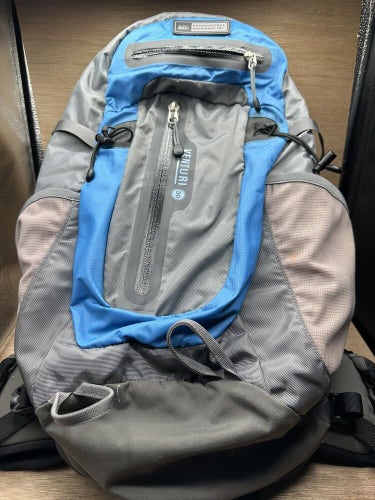 REI Venturi 30 Backpack Hiking Camping Bag Gray/ Blue Internal Frame