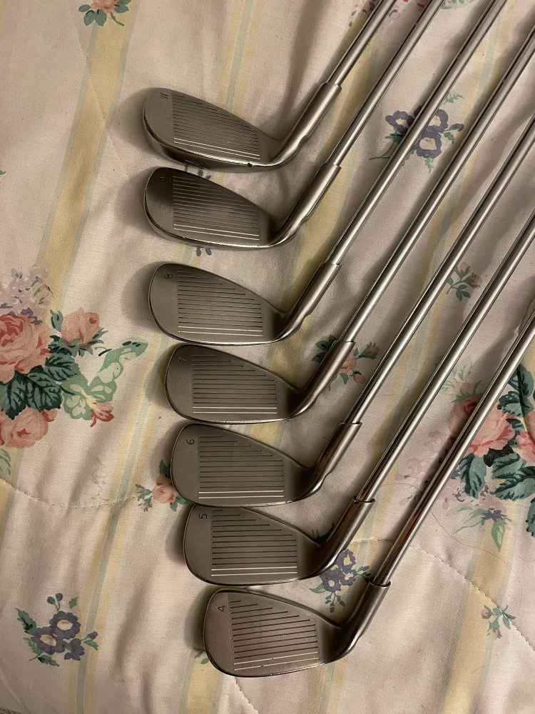Used Right Handed Stiff Flex 7 Pieces Clubs (Full Set)