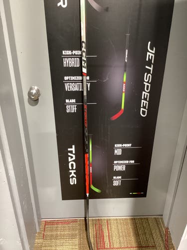 New Junior CCM Right Handed Jetspeed FT6 Pro Hockey Stick P29