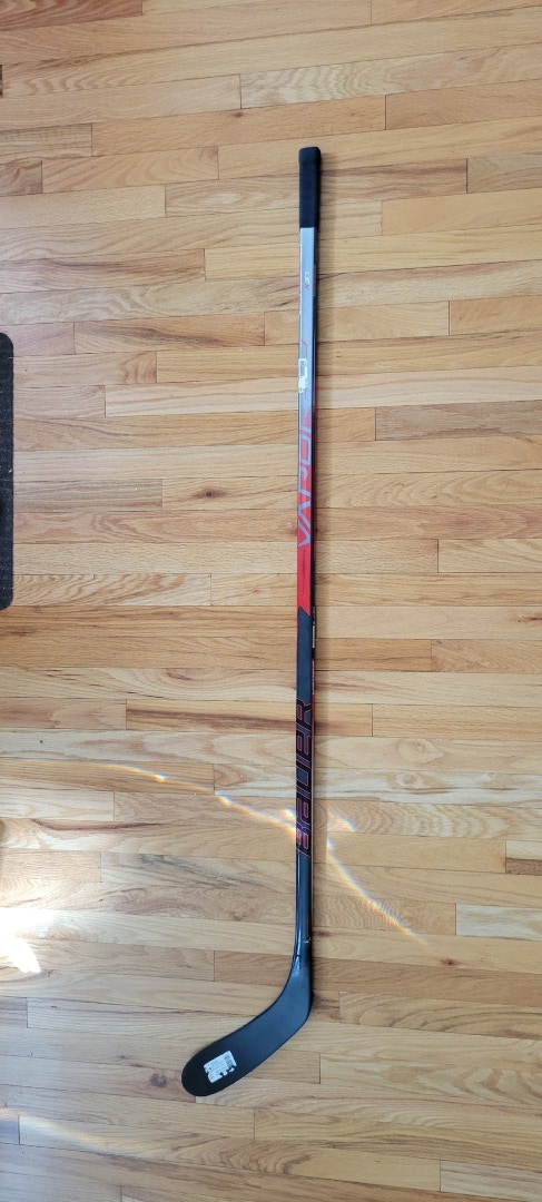 Senior Used Right Handed Grip Bauer Vapor X3.7 Hockey Stick P28 87 Flex