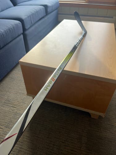 Senior Left Hand P28  Vapor Hyperlite 2 Hockey Stick
