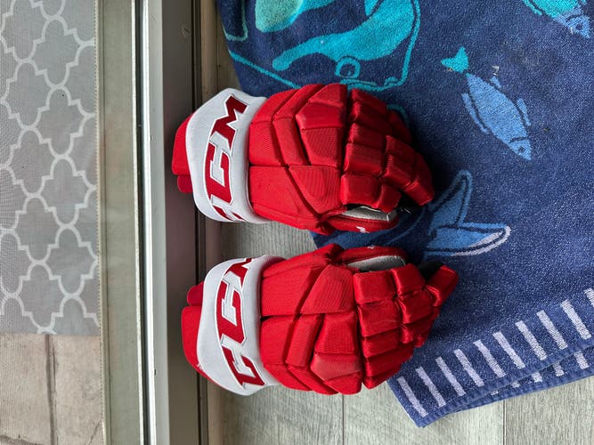 CCM 14" Pro Stock Sacred Heart Collage Team Issued Gloves