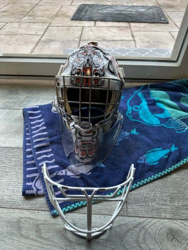 960 Goalie Mask With Cat Eye And Bag