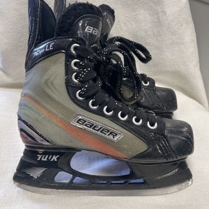 JUNIOR SIZE 2 BAUER VAPOR X4.0 LE HOCKEY SKATES