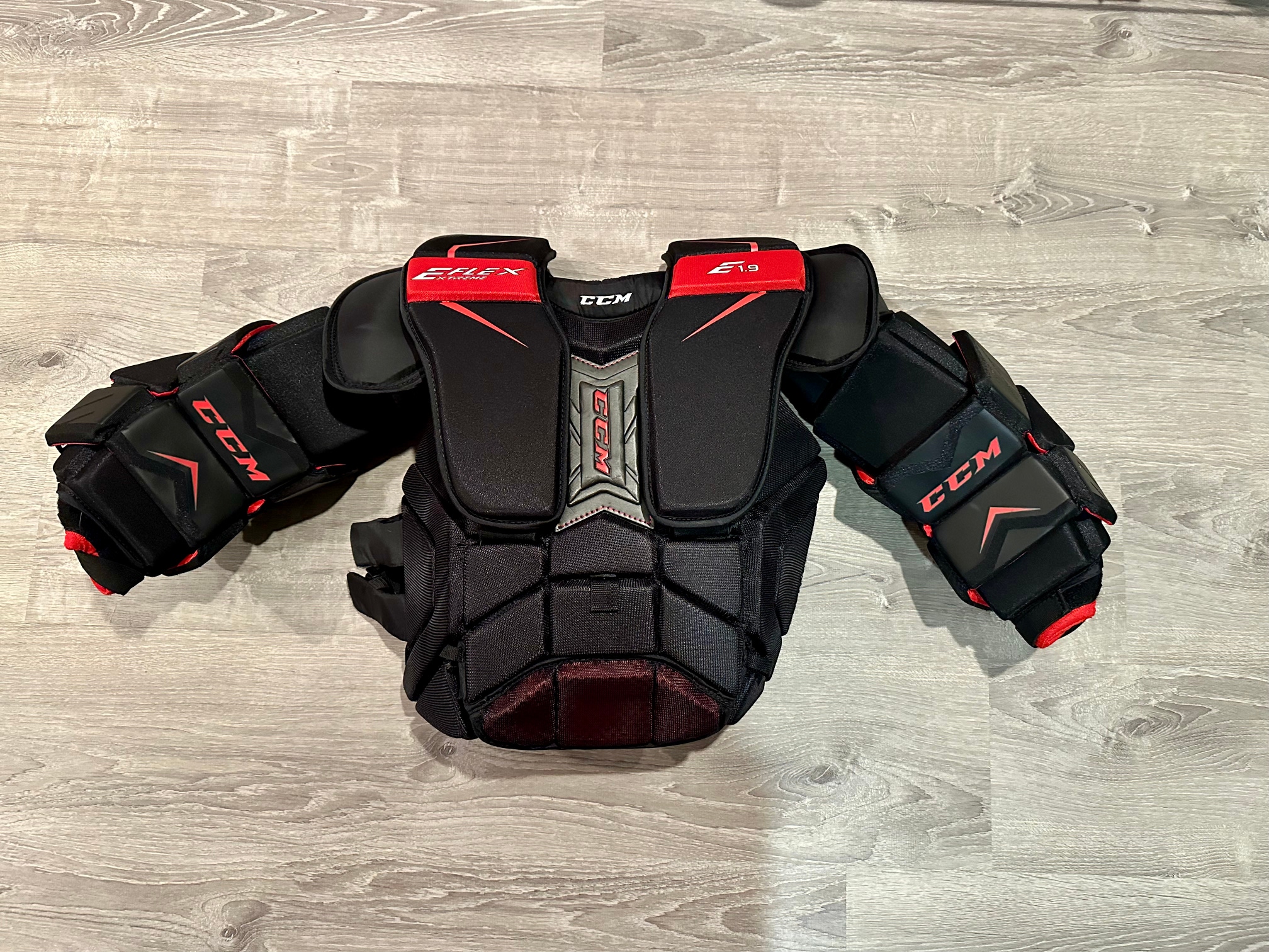 Used Large/Extra Large CCM Extreme Flex Shield E1.9 Goalie Chest Protector