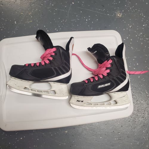 Used Junior Bauer Flexlite 2.0 Hockey Skates Regular Width
