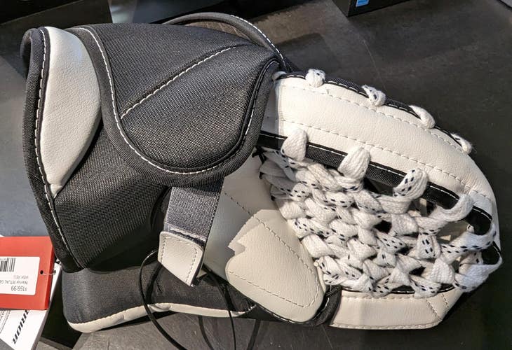 Warrior Ritual G6 E+ Junior Goalie Glove "Regular"