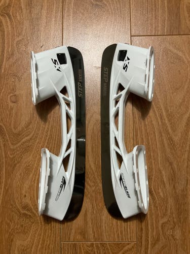 CCM Holders With Step steel Black 263mm